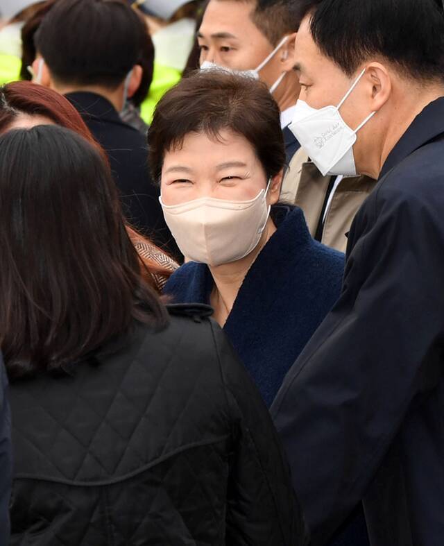 朴槿惠出院，曾把她“送进去”的尹锡悦发声！