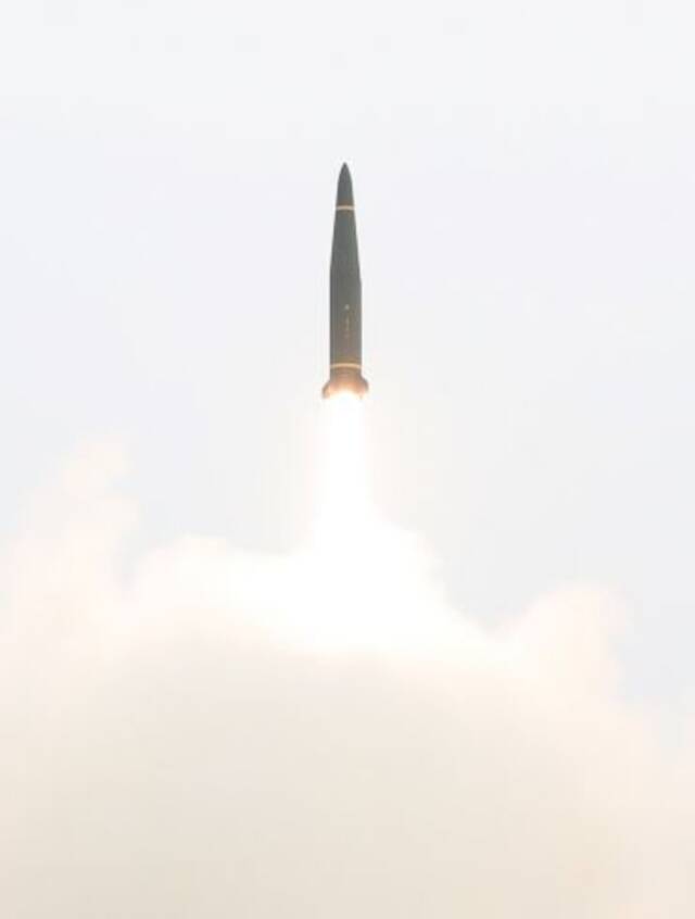 韩军发射“玄武-2”地对地导弹
