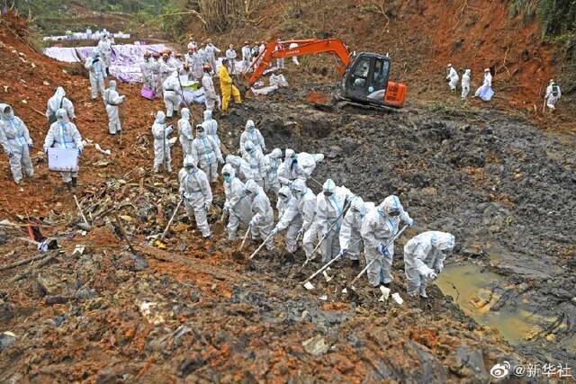 直击东航客机坠毁现场第六日 事故核心区展开拉网式搜索