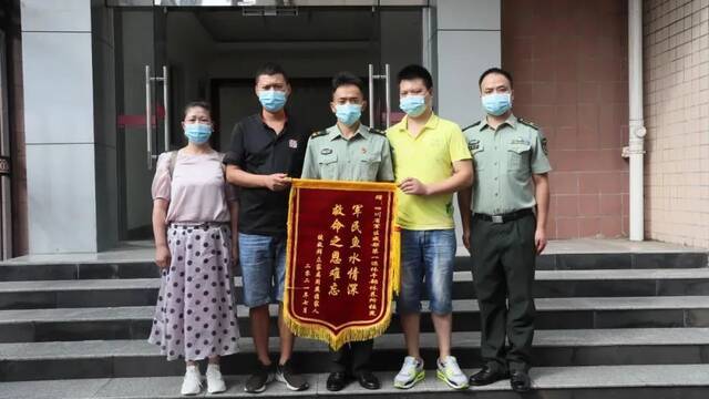 冲向漩涡救人的他，荣获一等功！