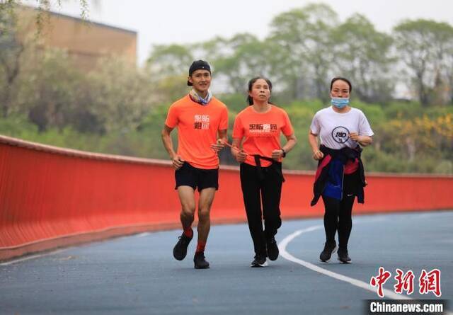 台湾青年成都千里公益长跑记：“愿做视障群体的眼睛”