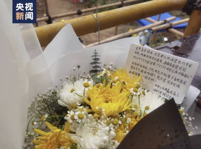 今天，这里满是鲜花……