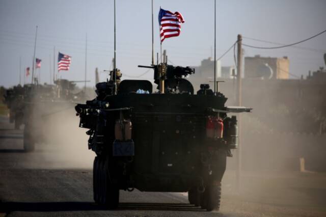 2017年，美军装甲车车队在叙利亚行进。