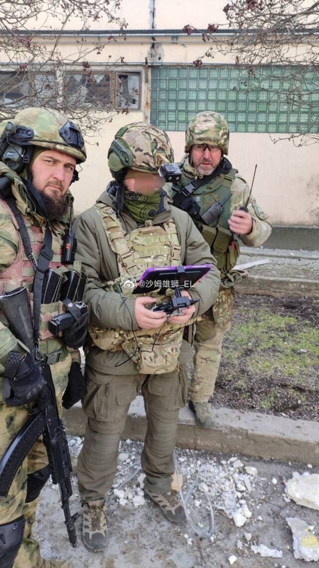 在马里乌波尔地区，使用无人机的车臣武装部队图源：社交媒体