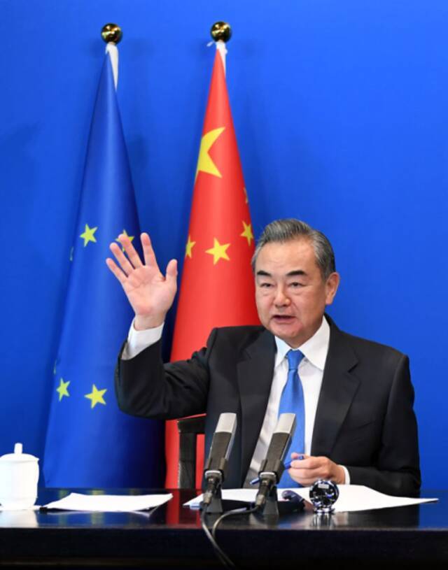 王毅同欧盟外交与安全政策高级代表博雷利举行视频会见
