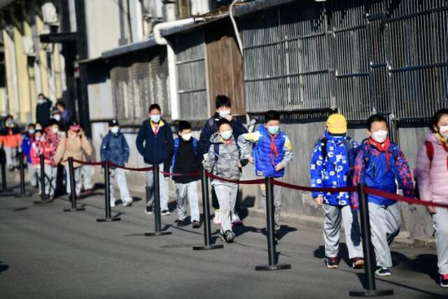 欢迎孩子们回家！北京东城区和平里四小本校区正式恢复线下教学
