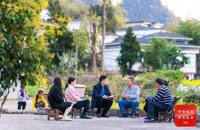 镜头  一线监督推动解决群众急难愁盼