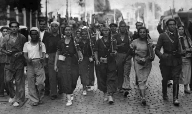 1936年，西班牙国际纵队（@Gamma-Keystone/ Getty Images）