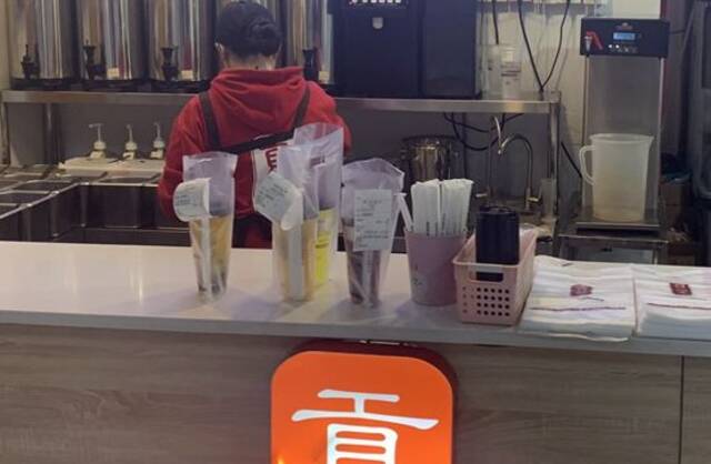 北京“外卖封签”新规落地，小餐饮店执行不严还在观望