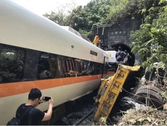 去年4月2日台铁“太鲁阁号”事故造成49人死亡。台湾联合报系资料照片