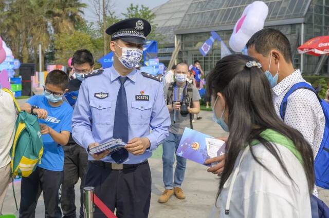 花展办成反诈游园会？全国首个“花”式反诈，在重庆！