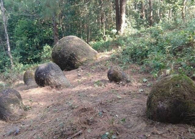 《亚洲考古学》：印度东部阿萨姆邦发现65个神秘巨型石缸或与埋葬习俗有关