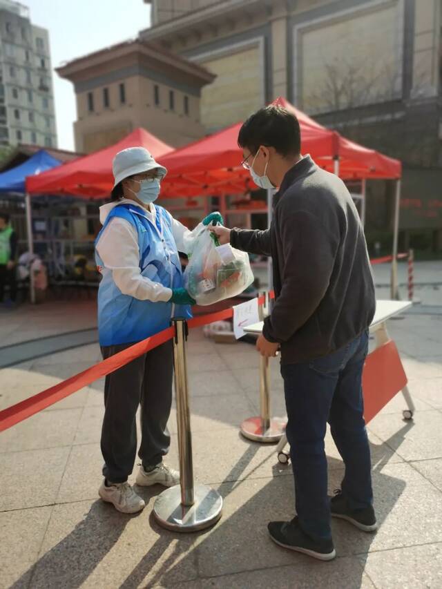 遍布上海各区，华东师大教师化身“大白”“小蓝”同心守沪！