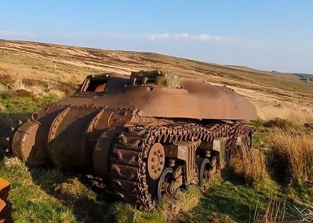 历史学家在英国北部峰区行山期间发现二战时期的加拿大白羊坦克（ram tank）