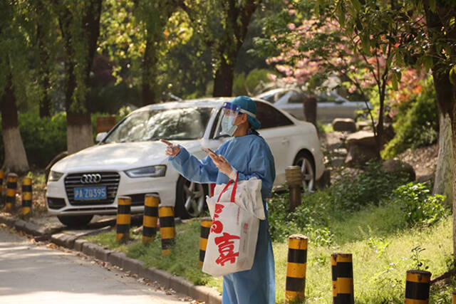 闵行金色西郊城万人社区防疫志愿者