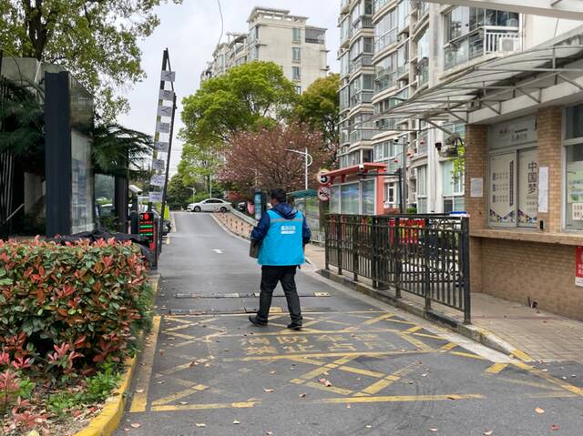 盒马在疫情期间为上海市民提供团购服务