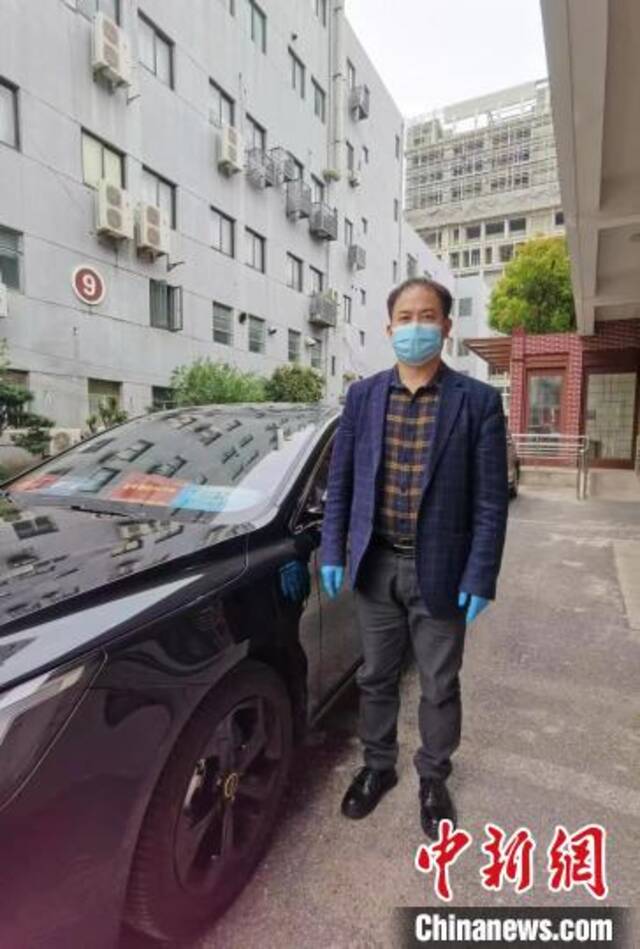 运输防疫物资的司机途中遭拦车 医院：先救人