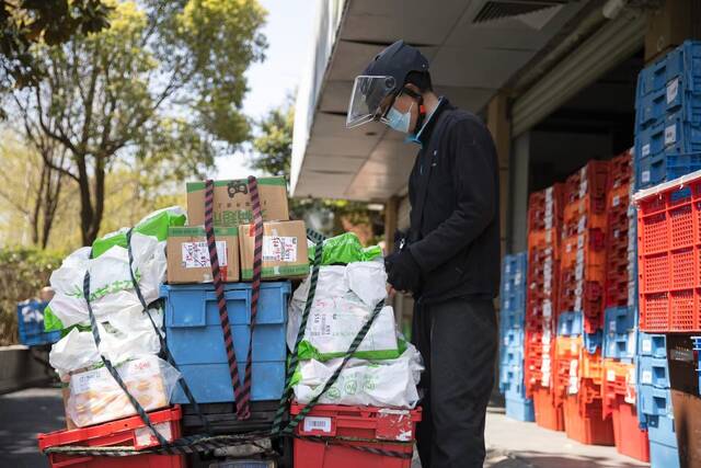 菜鸟重点为上海市民配送生活物资，图源企业。