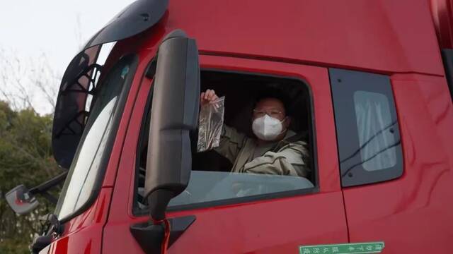 我们公司的货车司机将我“上海一日游”的手机带回了扬州。