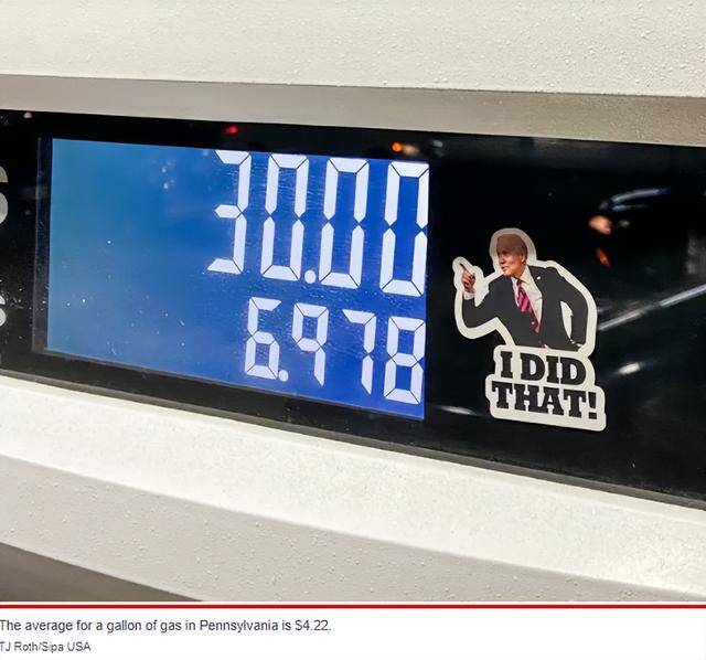 美国男子在加油站张贴“反拜登”标语图源：美媒