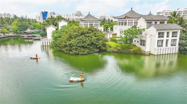 水清岸绿景美