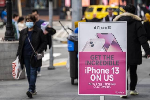 T-Mobile的 iPhone 13广告摄影：David Paul Morris/彭博社
