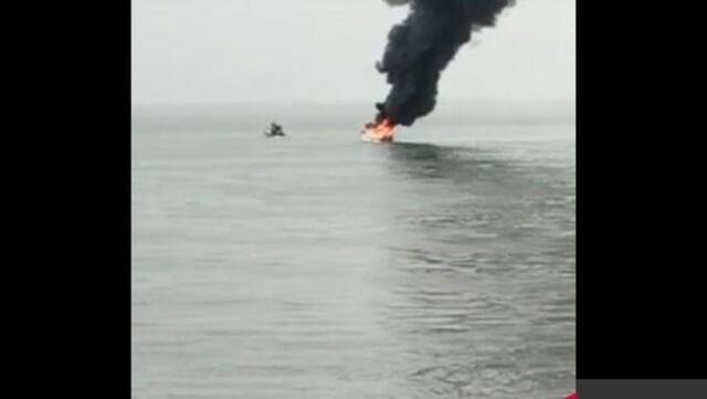 印尼北加里曼丹一艘快艇起火 2人被烧伤