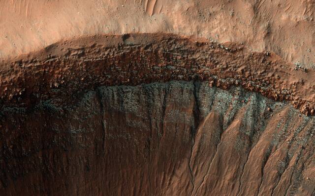 火星南半球隆冬时节拍摄的火山口照片