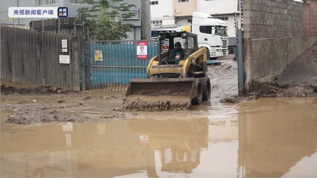 洪灾过后大雨再临南非德班 民众在艰难中复工复产