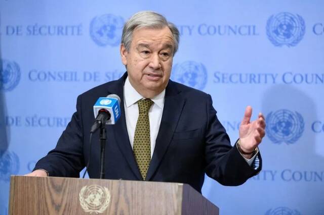 4月1日，在位于纽约的联合国总部，联合国秘书长古特雷斯出席记者会。新华社发（联合国供图/洛伊·费利佩摄）
