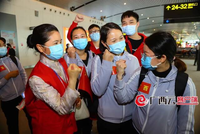 桂沪同心！第四批广西援沪医疗队301人启程，目前共1561名医护人员驰援上海