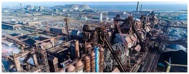 ·亚速钢铁厂航拍图，工厂占地面积约11平方公里。
