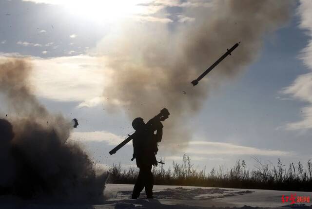 ▲当地时间4月19日，美、英、加三国宣布向乌克兰提供更多重型火炮