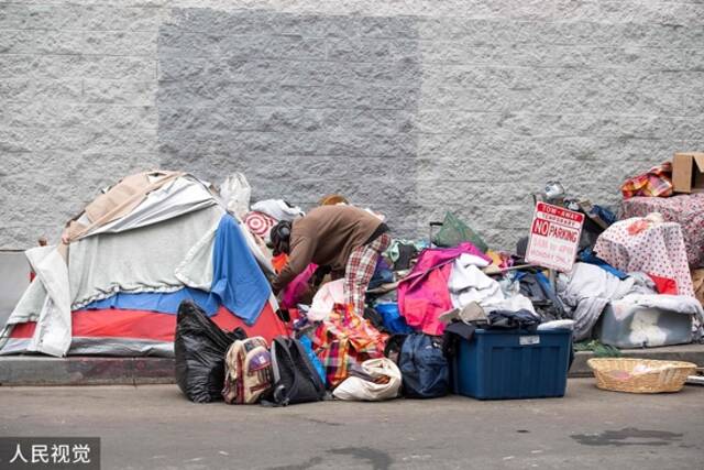 美国加利福尼亚州洛杉矶，街头无家可归的流浪汉。（资料图）