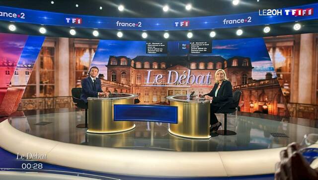 当地时间2022年4月20日，2022年法国总统选举电视辩论举行，法国总统马克龙与极右翼党派“国民联盟”候选人勒庞参加电视辩论。澎湃影像图