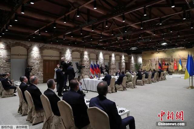 当地时间3月29日，俄乌代表团在土耳其伊斯坦布尔展开谈判。