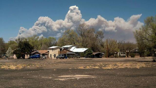 美国新墨西哥州因多场山火宣布5个县进入紧急状态