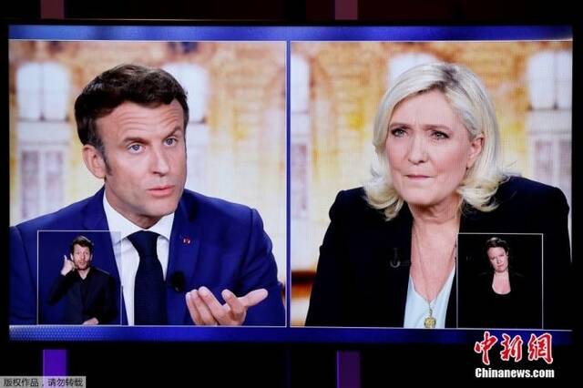 当地时间4月20日晚，马克龙与勒庞进行2022年法国总统选举电视辩论。中新社记者李洋摄