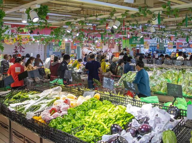 北京卜蜂莲花超市：4家门店按平时3倍备货，延长营业时间
