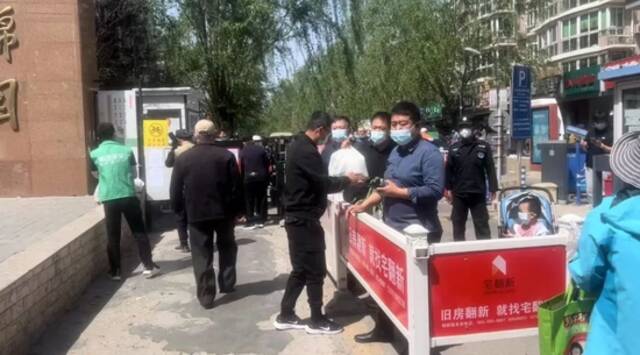 北京通州区新华联锦园一人初筛阳性！小区临时封控，居民只进不出！