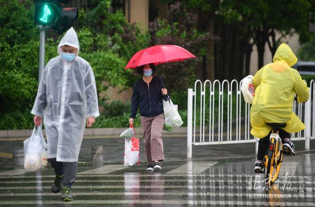 北京清晨迎接春雨问候！今明两天气温下降