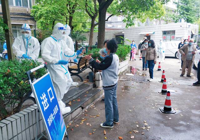 视频｜疫情回落 防反弹防外溢如何“不松劲”？