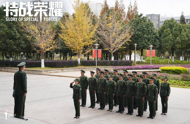 蒋璐霞透露，整个《特战荣耀》剧组的演员都特别的自律。图片来自该剧官微