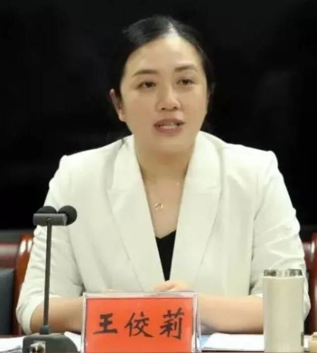 年轻妈妈遭受重创，女法官用一本书为她点亮人生