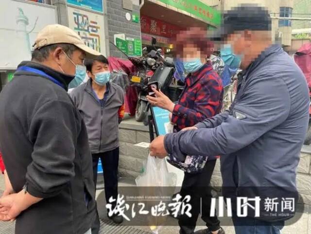 很多人被拦下！杭城公共场所全面实施扫码检验首日：不少市民测了核酸却忘了一件事