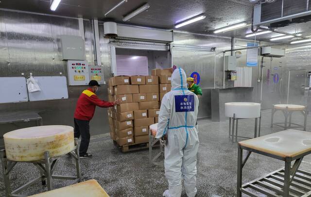涉嫌生产经营未经检验的肉制品等，上海四家食品生产企业被罚