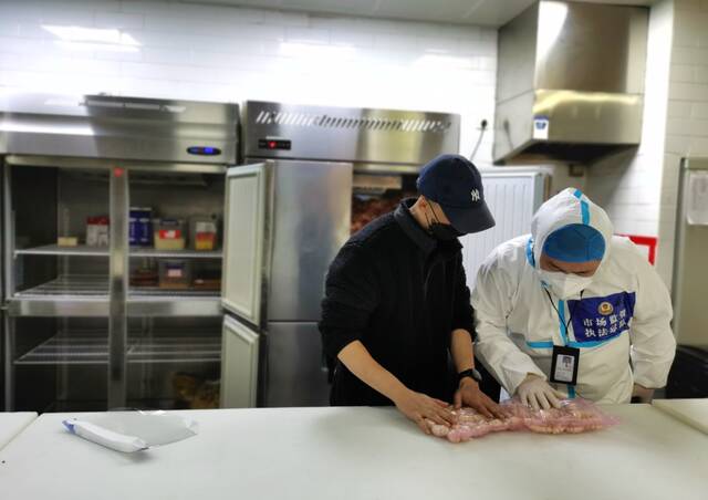 涉嫌生产经营未经检验的肉制品等，上海四家食品生产企业被罚