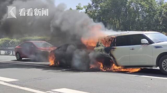 视频｜消防上高速救援遇堵车 热心“骑士”来帮忙