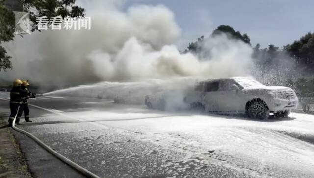 视频｜消防上高速救援遇堵车 热心“骑士”来帮忙