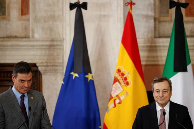 ▲当地时间2022年3月18日，意大利总理德拉吉与西班牙首相桑切斯、葡萄牙总理科斯塔和希腊总理米佐塔基斯就能源问题举行会晤。本次会晤的主要目的是为地中海附近国家给出能源问题上的行动方向，并提前为3月24日至25日举行的欧盟理事会协调立场。图/IC photo